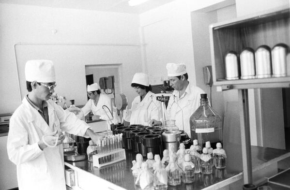 آزمایشگاه تهیه دارو در سال 1968 - اسپوتنیک افغانستان  