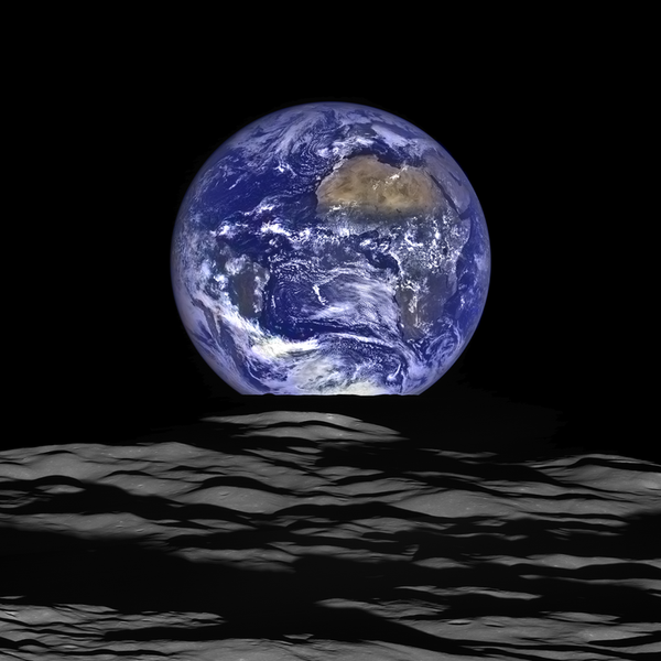 تصویر زمین از مدار ماه - اسپوتنیک افغانستان  