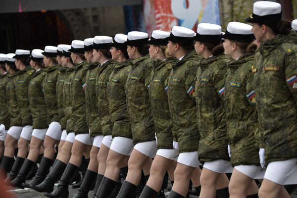 سربازان زن دانشگاه نظامی وزارت دفاع فدراسیون روسیه در حین رژه نظامی در مسکو - اسپوتنیک افغانستان  