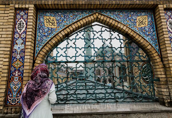اولین روزهای ماه مبارک رمضان در مسجد امامزاده صالح، ایران.
 - اسپوتنیک افغانستان  