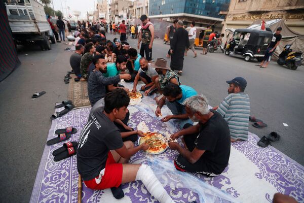 اولین روزهای ماه مبارک رمضان در بغداد.
 - اسپوتنیک افغانستان  