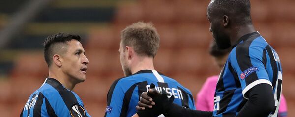 San Siro, Milan, Italy - February 27, 2020    Inter Milan's Romelu Lukaku celebrates his goal with Alexis Sanchez San Siro, Milan, Italy - February 27, 2020    Inter Milan's Romelu Lukaku celebrates his goal with Alexis Sanchez - اسپوتنیک افغانستان
