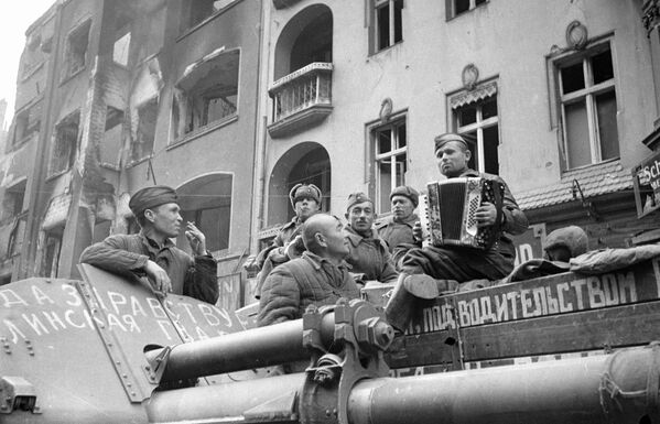 سربازان شوروی در نبرد برای تصرف برلین سال 1945. - اسپوتنیک افغانستان  
