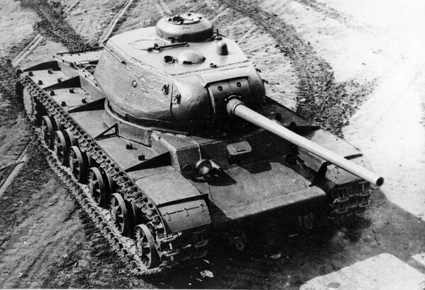 تانک سنگین شوروی ک و - ۸۵  - اسپوتنیک افغانستان  