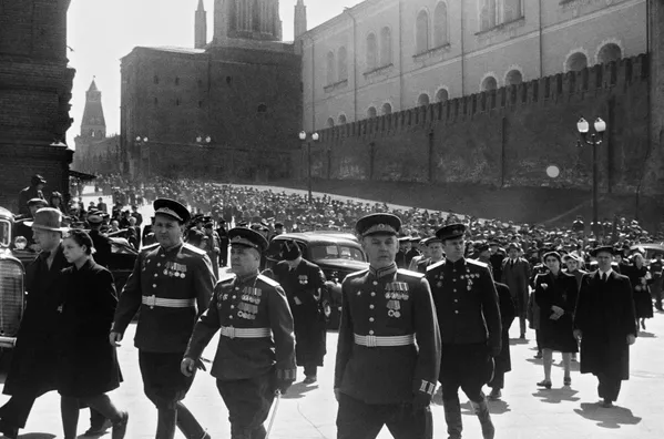 جشن پیروزی جنگ جهانی دوم سال 1945 به روایت تصویر جشن پیروزی جنگ جهانی دوم سال 1945 به روایت تصویر - اسپوتنیک افغانستان