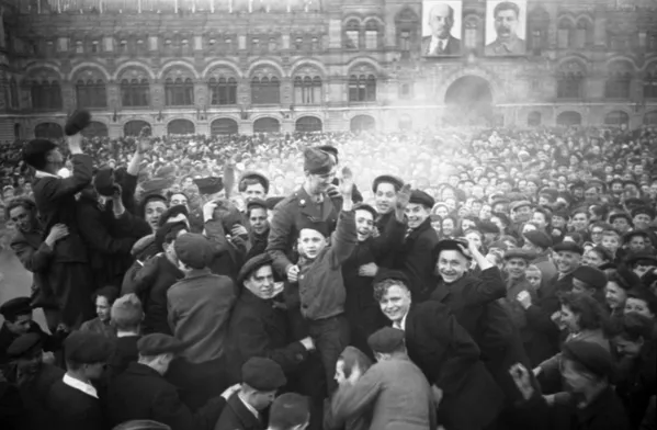 جشن پیروزی جنگ جهانی دوم سال 1945 به روایت تصویر جشن پیروزی جنگ جهانی دوم سال 1945 به روایت تصویر - اسپوتنیک افغانستان