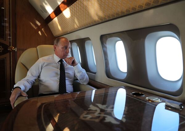 ولادیمیر پوتین در داخل طیاره رئيس جمهوری روسیه - اسپوتنیک افغانستان  