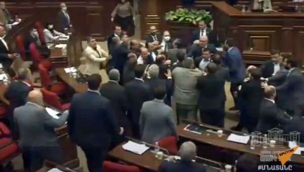 زدوخورد در پارلمان ارمنستان - اسپوتنیک افغانستان  
