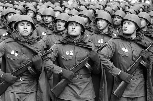 سربازان اتحاد جماهیر شوروی در لباس نبرد - اسپوتنیک افغانستان  
