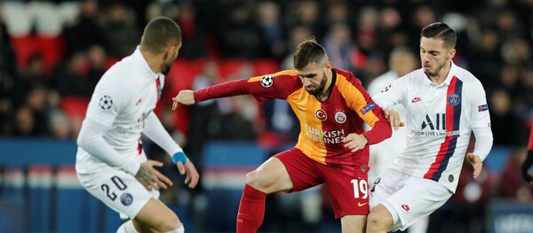 Galatasaray, UEFA Şampiyonlar Ligi'nde Paris Saint-Germain'e 5-0 yenilerek A Grubu'nu son sırada tamamladı - اسپوتنیک افغانستان  
