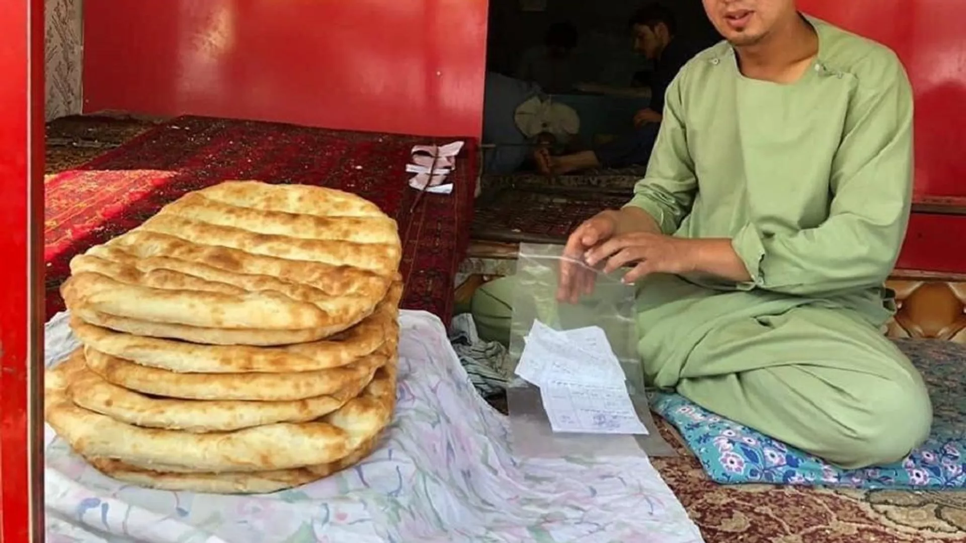 روند توزیع نان خشک در 28 ولایت دیگر افغانستان نیز آغاز می‌شود