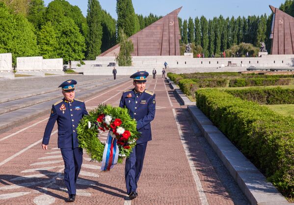 یادبود پایان جنگ جهانی دوم در برلین - اسپوتنیک افغانستان  