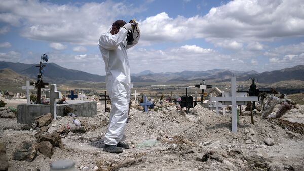    حکایت غم‌انگیز قبرکن هندی از دفن قربانیان کرونا - اسپوتنیک افغانستان  