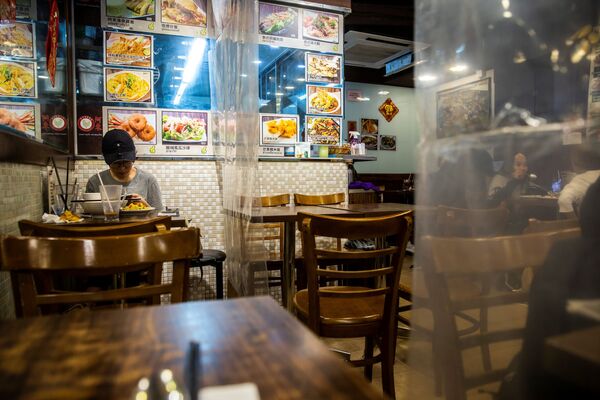 دیدار کرونایی در رستوران هنگ کنگ - اسپوتنیک افغانستان  