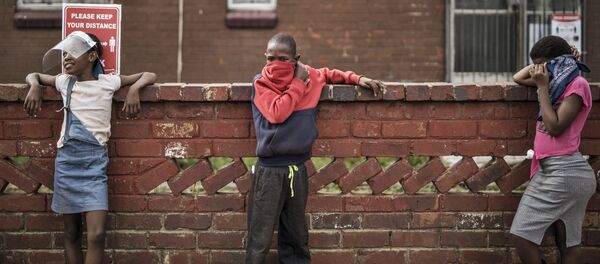 Дети в очереди за едой от благотворительной организации Hunger Has No Religion, Йоханнесбург - اسپوتنیک افغانستان  