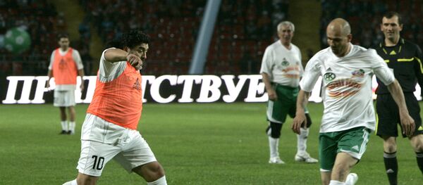 دیگو مارادونا Матч между командой Кавказ и сборной футбольных ветеранов мира دیگو مارادونا Матч между командой Кавказ и сборной футбольных ветеранов мира - اسپوتنیک افغانستان