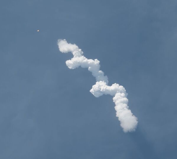 آخرین باری که فضانوردان امریکایی توسط فضاپیمای امریکایی به فضا رفتند در آخرین ماموریت شاتل در سال ۲۰۱۱ بود و از آن سال تاکنون توسط فضاپیمای روسی سایوز به فضا می‌رفتند.  - اسپوتنیک افغانستان  