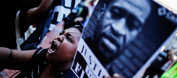 پولیس قاتل «جورج فلوید» به قتل درجه 2 متهم شد - اسپوتنیک افغانستان  