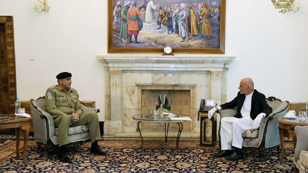  دیدار رییس جمهور غنی با قمر باجوه رییس ستاد ارتش پاکستان    - اسپوتنیک افغانستان  