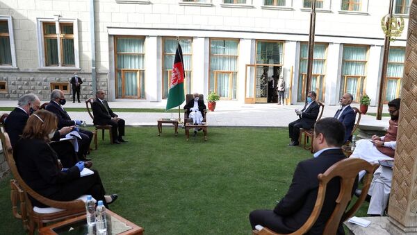   رئیس جمهور غنی و زلمی خلیلزاد در مورد روند صلح گفتگو کردند - اسپوتنیک افغانستان  