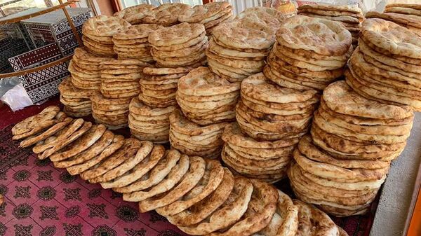 مقامات افغانستان: دور دوم توزیع نان خشک به نیازمندان به زودی آغاز می‌شود - اسپوتنیک افغانستان  