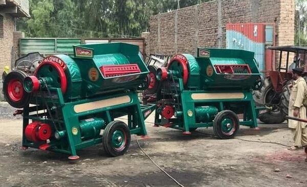 افغانستان به تاجیکستان تریشر گندم فرستاد - اسپوتنیک افغانستان  