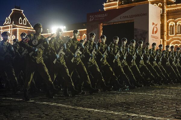 تمرینات شبانه برای تجلیل از روز پیروزی بر آلمان نازی در مسکو - اسپوتنیک افغانستان  