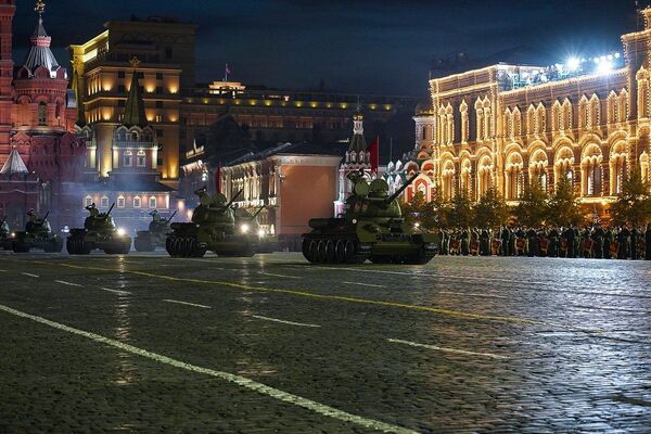 تمرینات شبانه برای تجلیل از روز پیروزی بر آلمان نازی در مسکو - اسپوتنیک افغانستان  