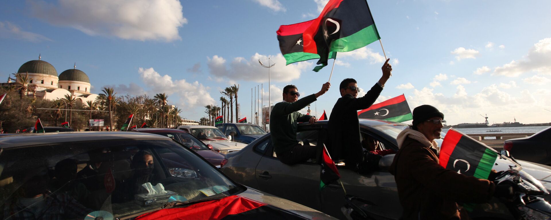 Libyans wave the national flag during commemorations to mark the second anniversary of the revolution that ousted Moammar Gadhafi in Benghazi, Libya, Friday, Feb, 15, 2013 - اسپوتنیک افغانستان  , 1920, 03.07.2022