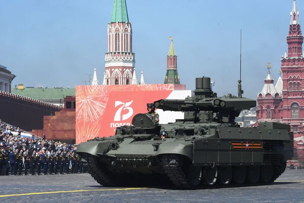 ماشین جنگی تانک ترمیناتور در رژه نظامی  پیروزی بر فاشیسم در مسکو - اسپوتنیک افغانستان  