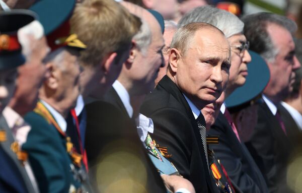 ولادیمیر پوتین، رئیس جمهور روسیه در رژه نظامی  پیروزی بر فاشیسم در مسکو - اسپوتنیک افغانستان  
