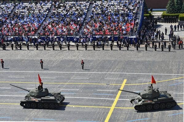 تانک  Т-34-85 در رژه نظامی بزرگداشت از75مین سالگرد پیروزی بر فاشیسم - اسپوتنیک افغانستان  