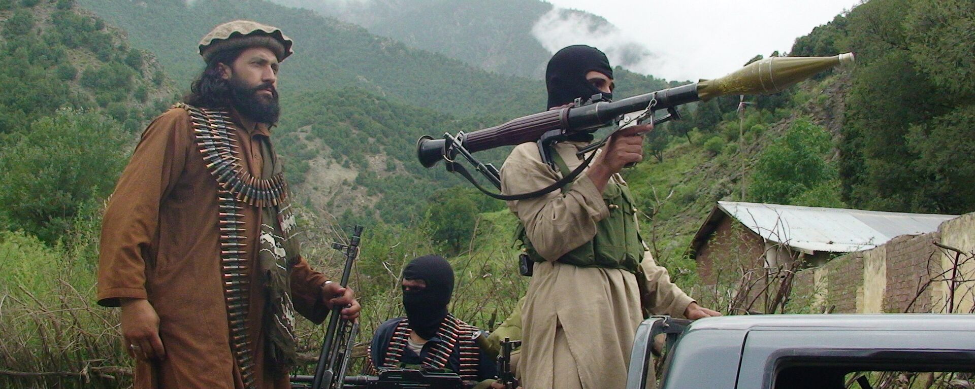 Pakistani Taliban patrol in their stronghold of Shawal in Pakistani tribal region of South Waziristan - اسپوتنیک افغانستان  , 1920, 18.02.2023