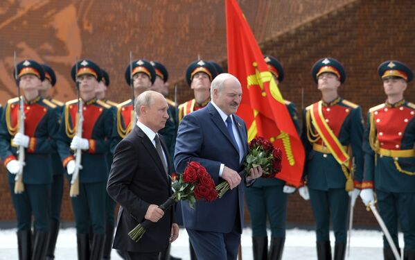 سران روسیه و بلاروس در مراسم افتتاح بنای یادبود از سربازان شوروی - اسپوتنیک افغانستان  