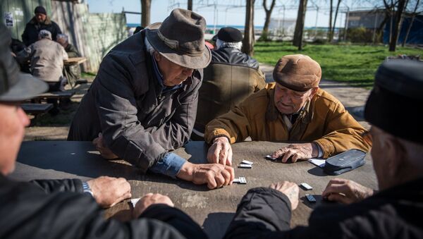 متقاعدین دومینو بازی میکنند - اسپوتنیک افغانستان  