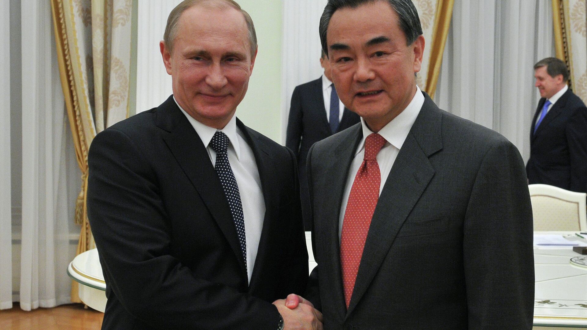 Chinas Außenminister Wang Yi in Moskau bei einem Treffen mit Wladimir Putin  - اسپوتنیک افغانستان  , 1920, 20.02.2023