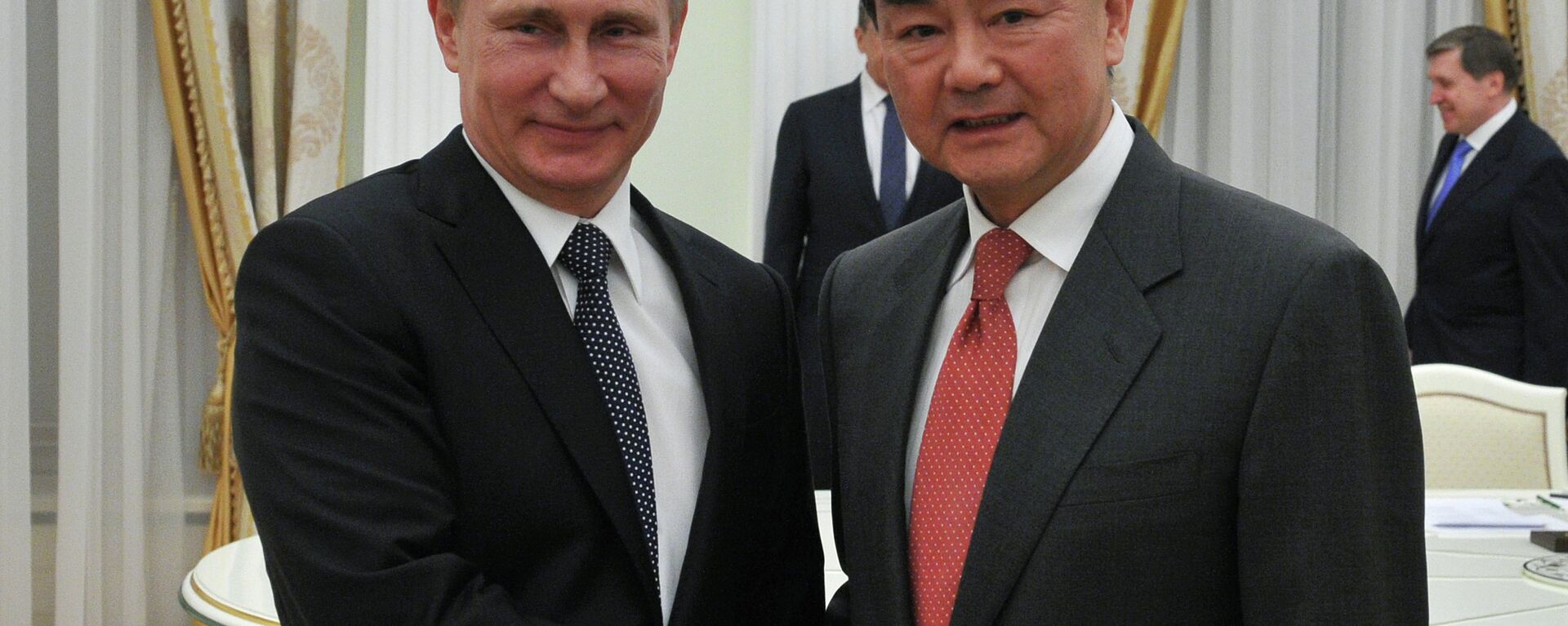 Chinas Außenminister Wang Yi in Moskau bei einem Treffen mit Wladimir Putin  - اسپوتنیک افغانستان  , 1920, 20.02.2023
