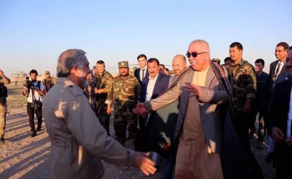 عبدالله رتبه مارشالی دوستم را تبریک گفت عبدالله رتبه مارشالی دوستم را تبریک گفت - اسپوتنیک افغانستان