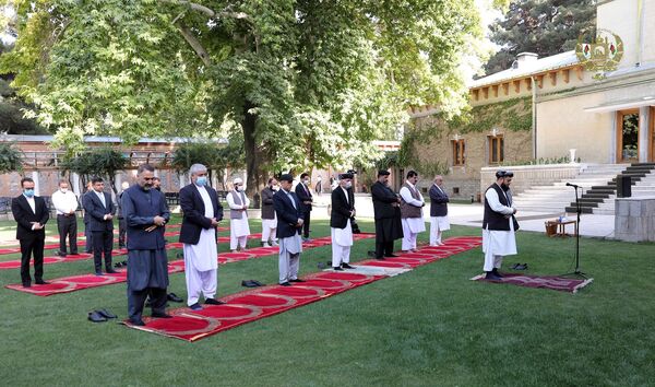 مراسم نماز جنازۀ غایبانه مرحوم محمد یوسف غضنفر در ارگ - اسپوتنیک افغانستان  