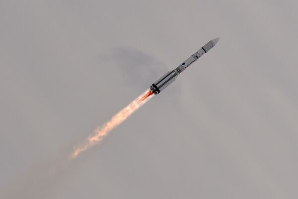 پرتاب راکت پروتون- ام از پایگاه فضایی بایکونور به فضا. - اسپوتنیک افغانستان  