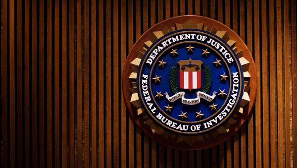 A crest of the Federal Bureau of Investigation is seen 03 August 2007 inside the J. Edgar Hoover FBI Building in Washington, DC. - اسپوتنیک افغانستان  