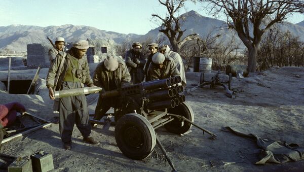 Afghan mujahideen prepare a rocket attack on the government troops in Shaga, Eastern Nangarhar province, on January 15, 1989 during the Afghan Civil War opposing the Islamic Unity of Afghanistan Mujahideen and the Democratic Republic of Afghanistan (DRA) supported by Soviet Union - اسپوتنیک افغانستان  