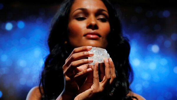 الماس – بزرگ با بلندترین قیمت رکورد به فروش رسید - اسپوتنیک افغانستان  
