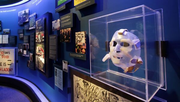 Послеожоговая маска выжившего в результате теракта 11 сентября на экспозиции в Национальном мемориальном музее 11 сентября - اسپوتنیک افغانستان  