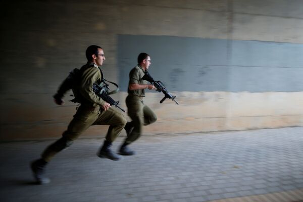 سربازان لوای جستجوی و نجات اسرائیلی در جریان تطبیقات در جنگل - اسپوتنیک افغانستان  