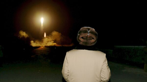 Лидер КНДР Ким Чен Ын наблюдает запуск баллистической ракеты - اسپوتنیک افغانستان  