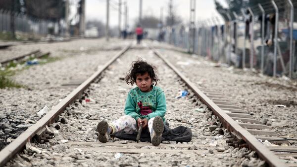 A child plays on a rail track at the Greek-Macedonian border near the village of Idomeni where thousands of migrants and refugees are stranded on March 7, 2016. - اسپوتنیک افغانستان  