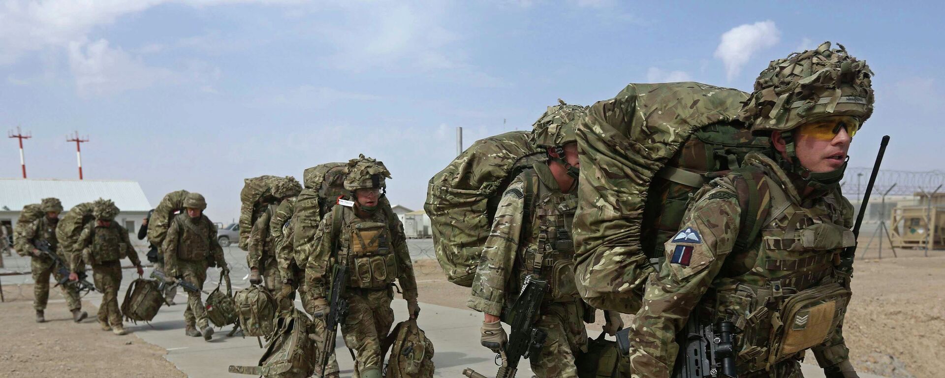 British troops prepare to depart upon the end of operations for U.S. Marines and British combat troops in Helmand - اسپوتنیک افغانستان  , 1920, 06.06.2016