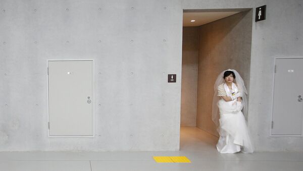Невеста выходит из общественного туалета церкви в Южной Корее - اسپوتنیک افغانستان  