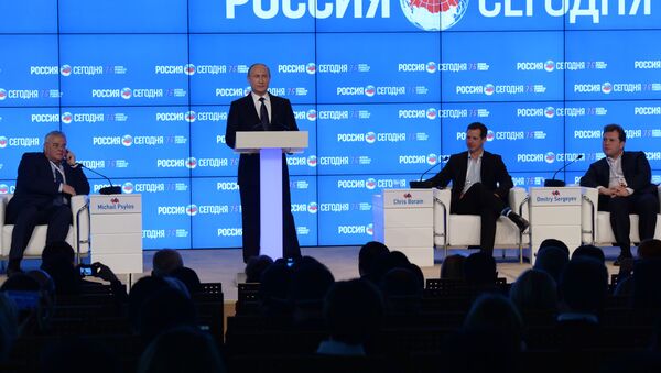 Президент РФ Владимир Путин выступает на форуме Новая эпоха журналистики: прощание с мейнстримом - اسپوتنیک افغانستان  
